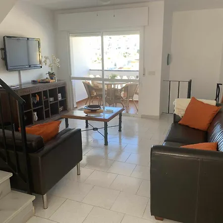 Casa Kaluel Adosado Blanco * נרחה