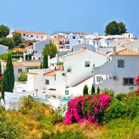 Casa Kaluel Adosado Blanco Сasa de vacaciones Nerja